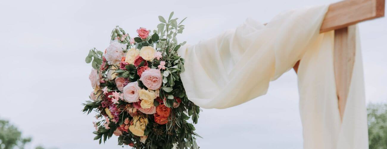 פרחים כמקור להשארה סטייל ורומנטיקה חתונה קטנה סטייל והשראה