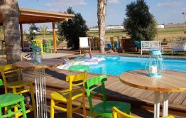 בת מצווה בטבע בשילוב בריכה