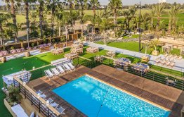 גן אירועים עם בריכה