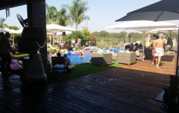 מסיבת בריכה ליום הולדת