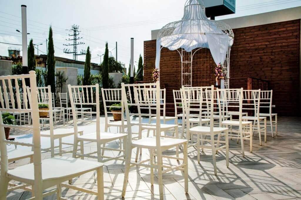 אמורה חופה תחת כיפת שמיים