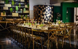 שולחנות הושבה בחלל אמורה