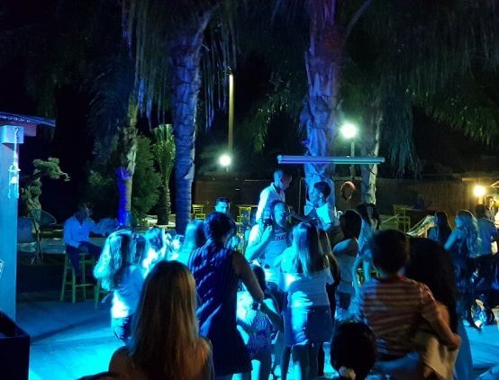 כמות אורחים: