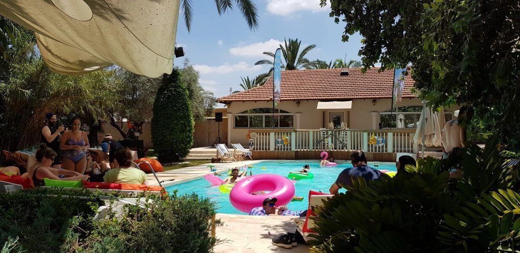 כמות אורחים: