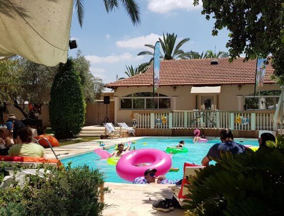 כמות אורחים: