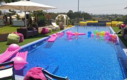 מסיבת בריכה לעובדים