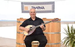 נגן בוזקי בארוע חברה