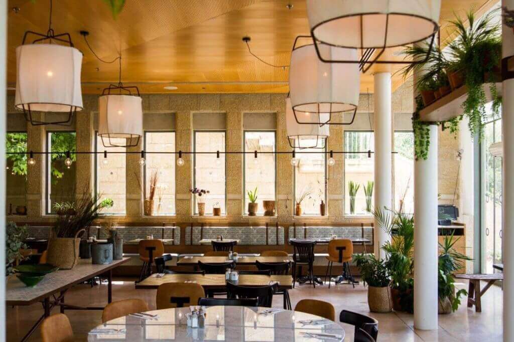 חלל פנימי עם מטבח כפרי