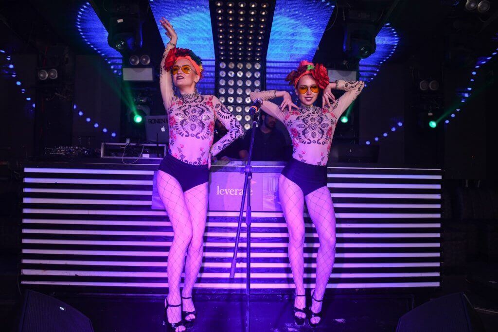 הרכב מוזיקלי אותנטי בליווי רקדניות לפורים