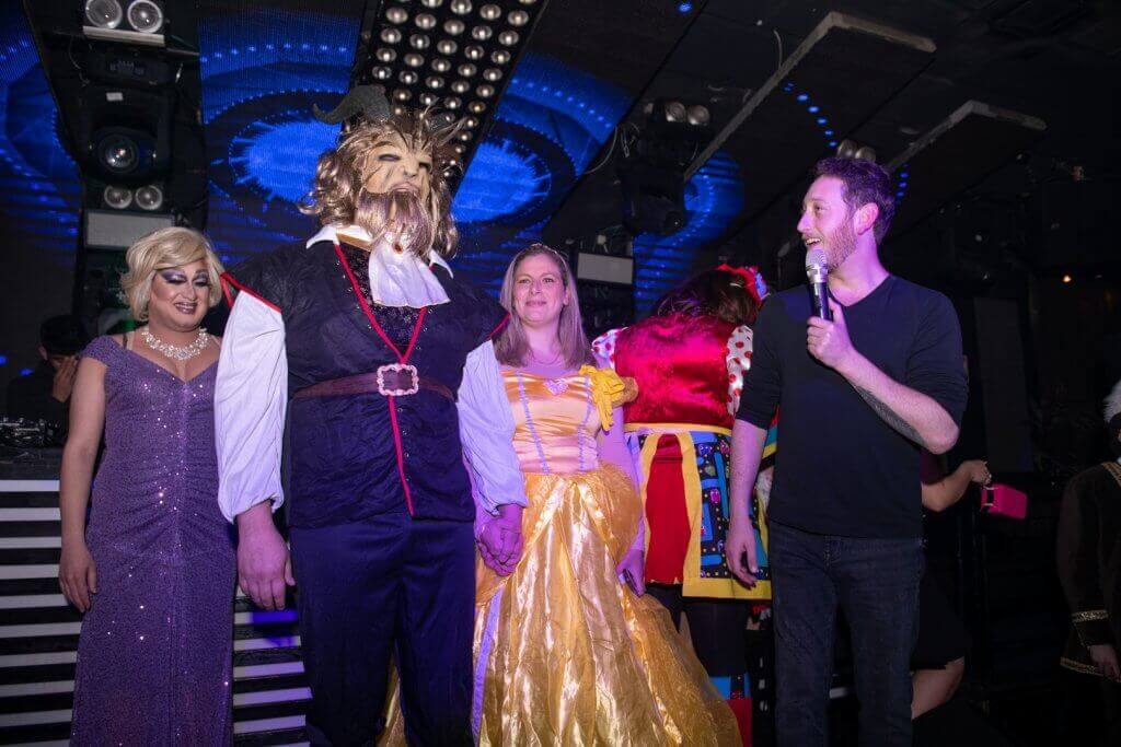 מנחה וסטאנדאפיסט לאירוע פורים