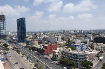 מה ההבדל בין חלל לאירועי חברה לבין מקומות לכנסים ולהרצאות?