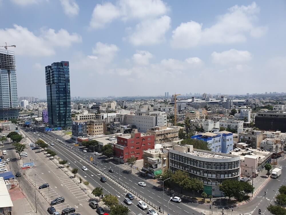 מה ההבדל בין חלל לאירועי חברה לבין מקומות לכנסים ולהרצאות?