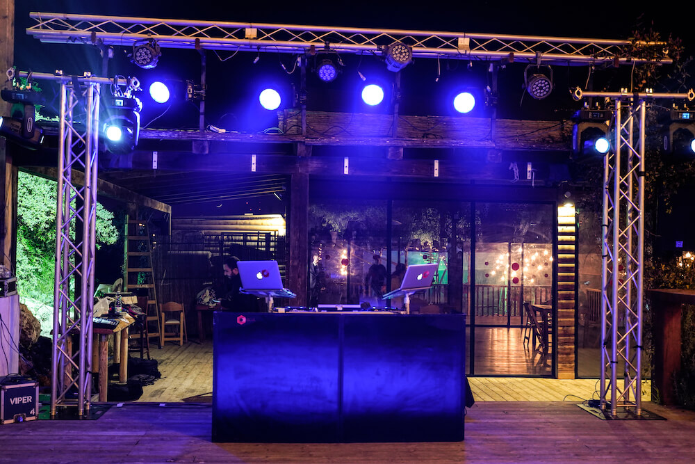 איך בוחרים די-ג׳יי לחתונה