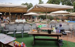 סדנת אלכוהול סביב בריכה