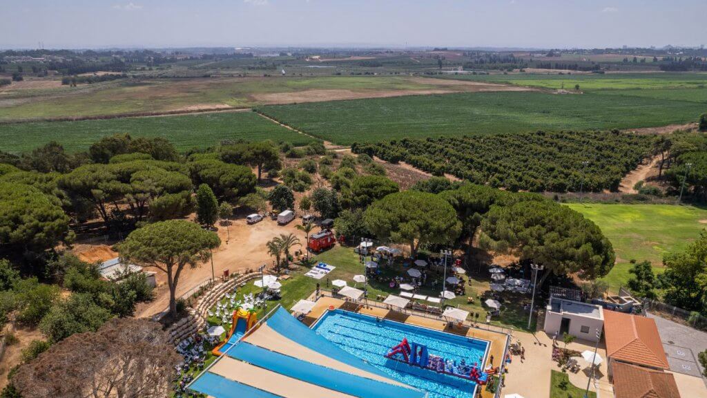 הבריכה בשרון