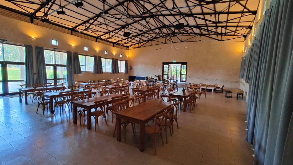 מבט לחלל הבית בכפר