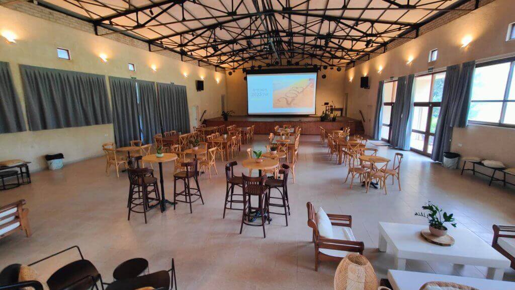 מבט למסך הבית בכפר בשרון